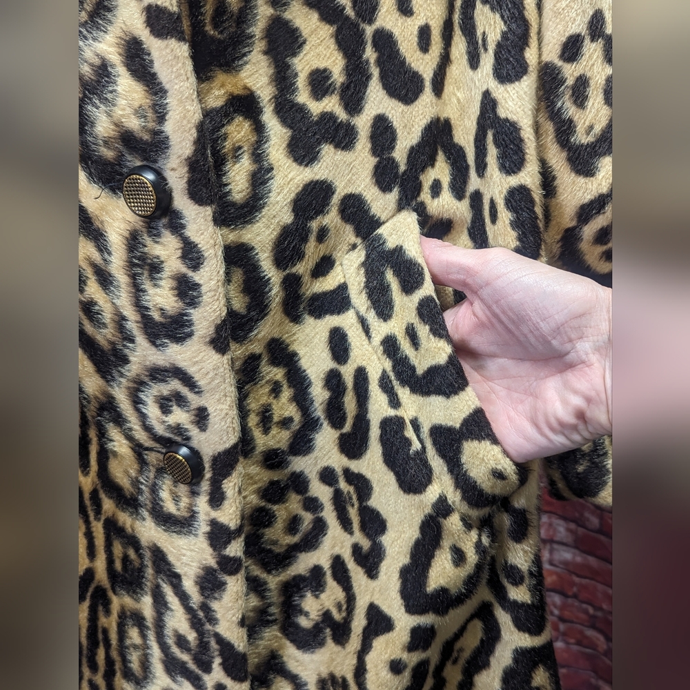 Vintage SAFARI Woman's Coat Styled by Fairmoor - Picture 3 of 9